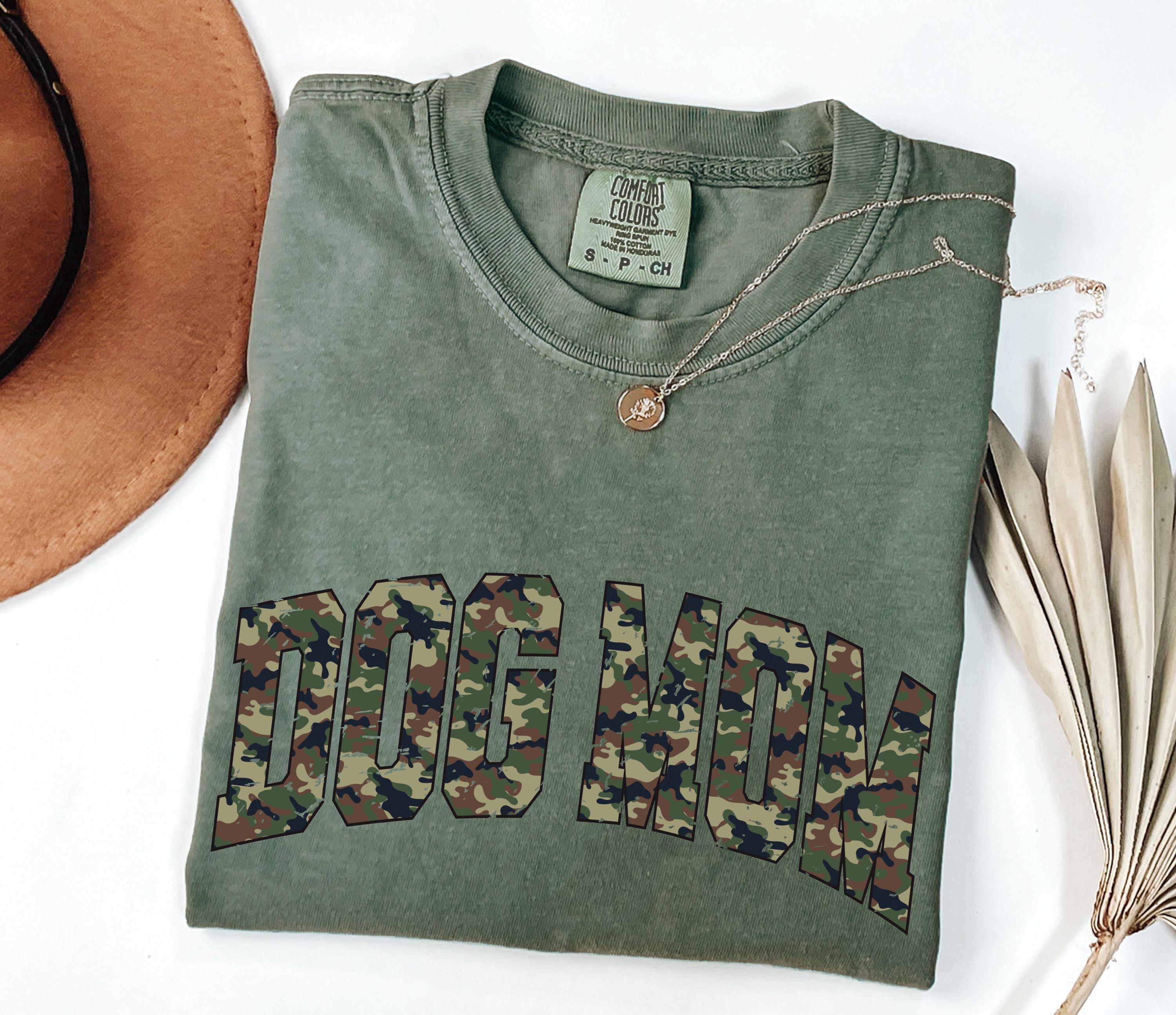 Dog Mom Shirt, Hunting Lover Gift, Retro Camo Dog Mom Design Tee,Camouflage Dog Mom Shirt, New Puppy Mom Gift,Camouflage Print Dog Tee